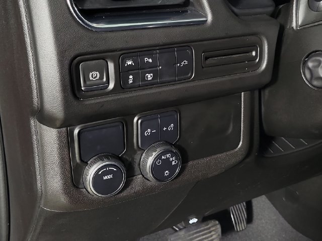 Used 2022 Chevrolet Suburban RST w/ Sport Performance Package RWD image 25