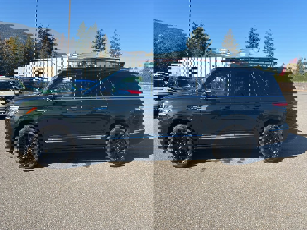 Used 2024 Lincoln Navigator L Black Label image 3