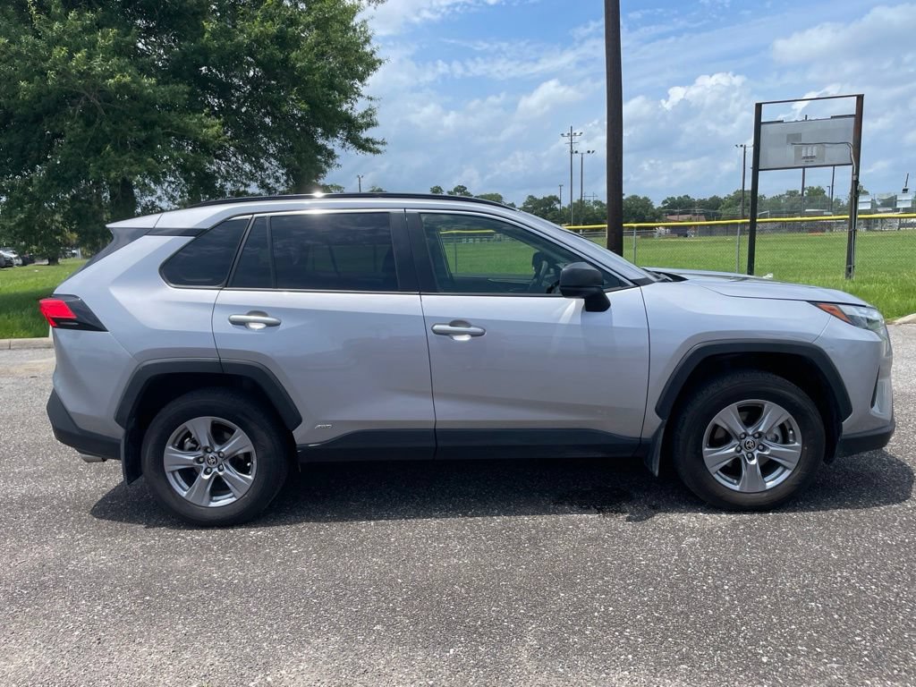 Used 2025 Toyota RAV4 LE AWD/4WD image 8
