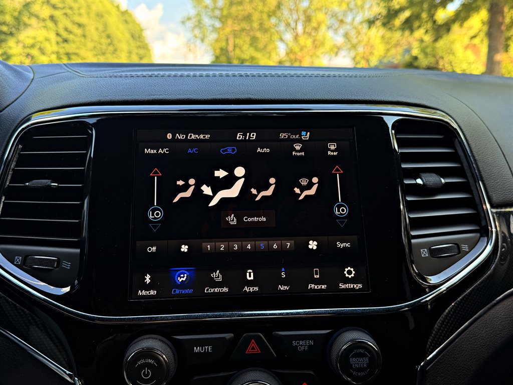Used 2020 Jeep Grand Cherokee SRT AWD/4WD image 15