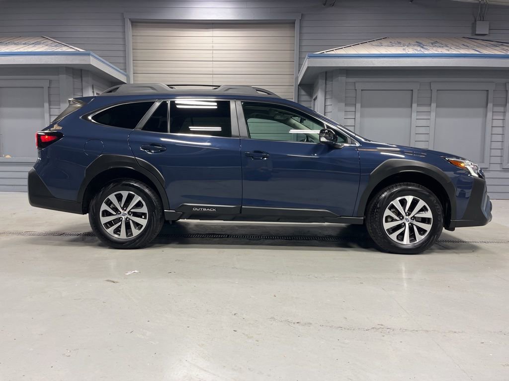 Certified 2025 Subaru Outback Premium image 9