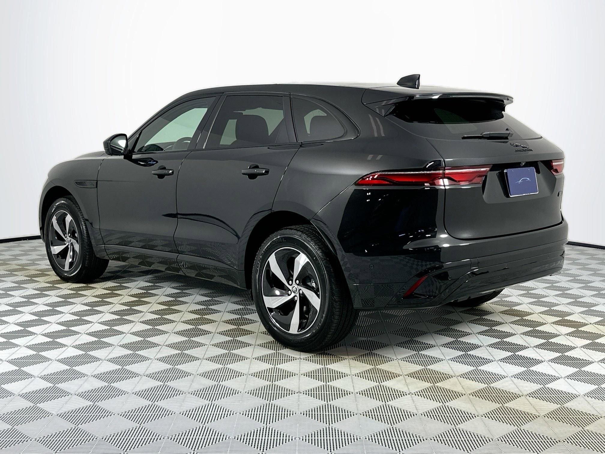 Certified 2026 Jaguar F-PACE R-Dynamic S AWD/4WD image 7