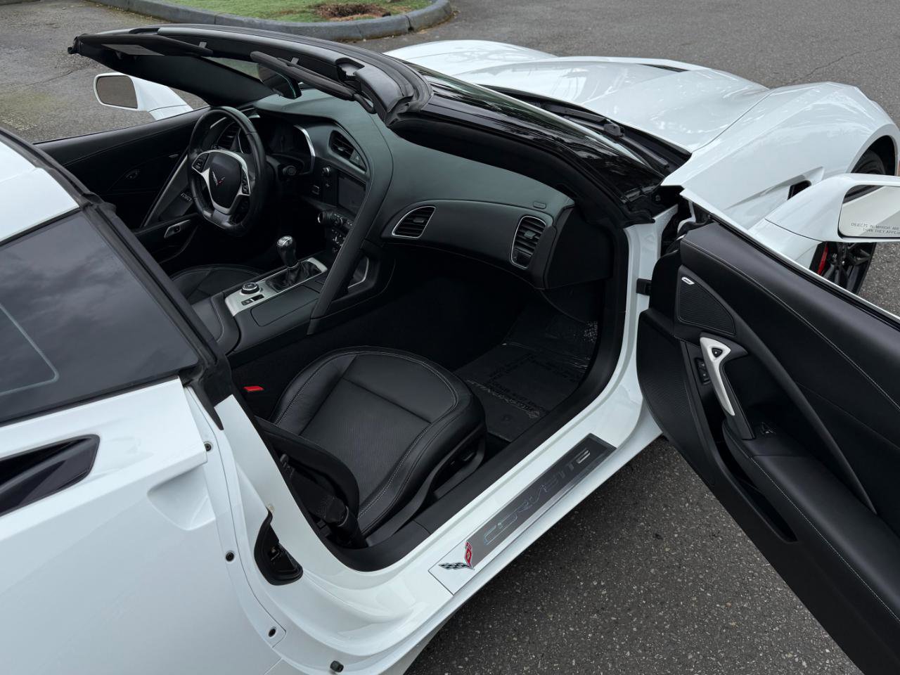 Used 2019 Chevrolet Corvette Stingray Coupe w/ Carbon Flash Badge Package image 29