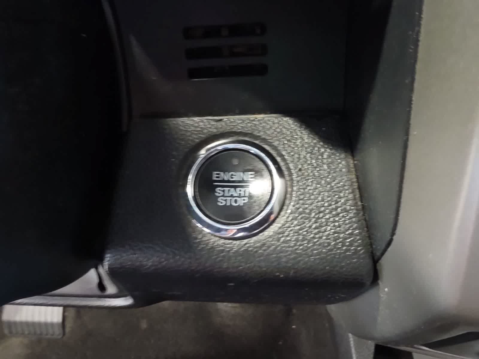 Used 2019 Ford F150 Lariat w/ Equipment Group 502A Luxury AWD/4WD image 25