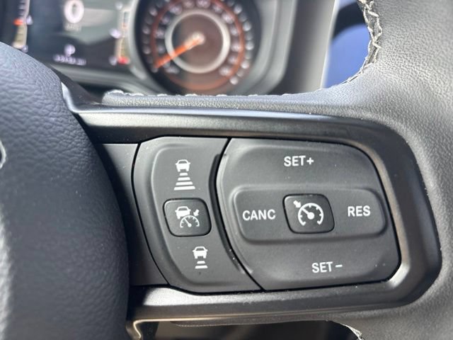 Used 2025 Jeep Wrangler Sport AWD/4WD image 15