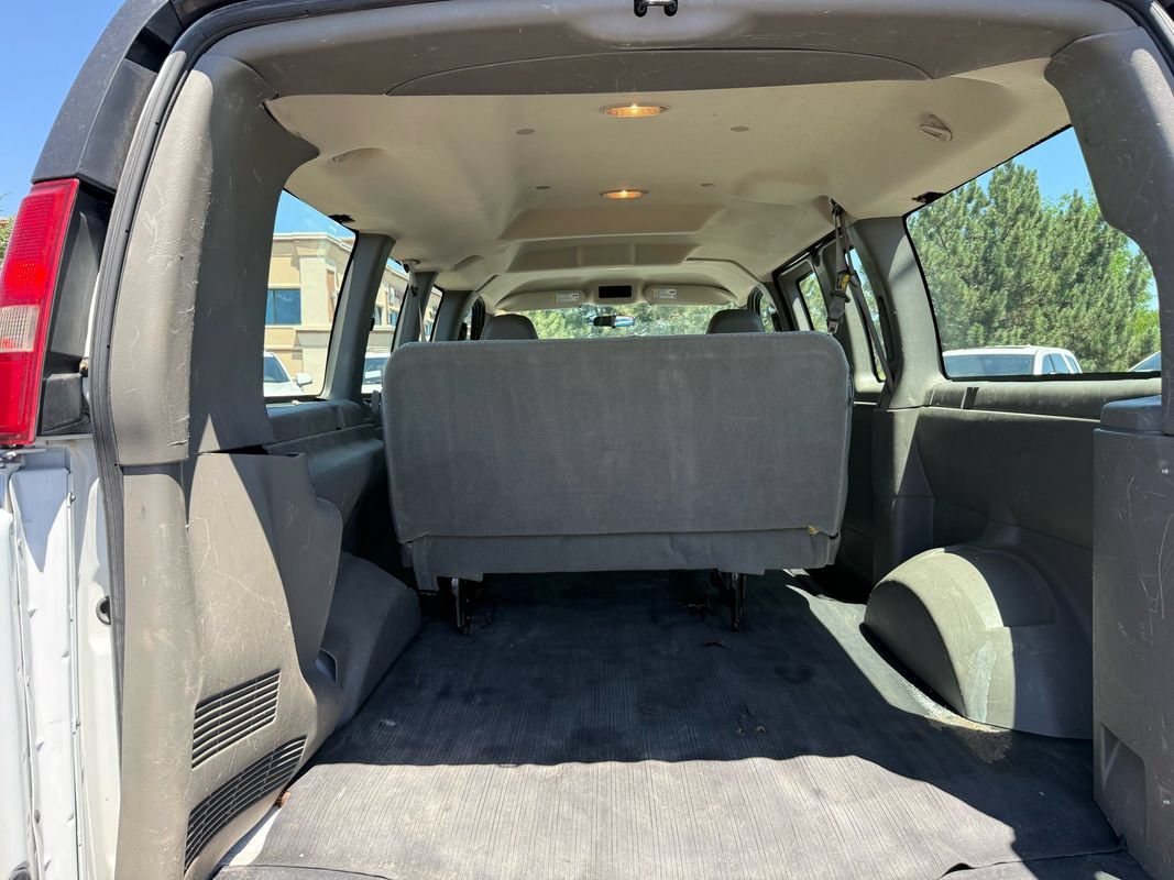 Used 2007 Chevrolet Express 1500 Passenger RWD image 22