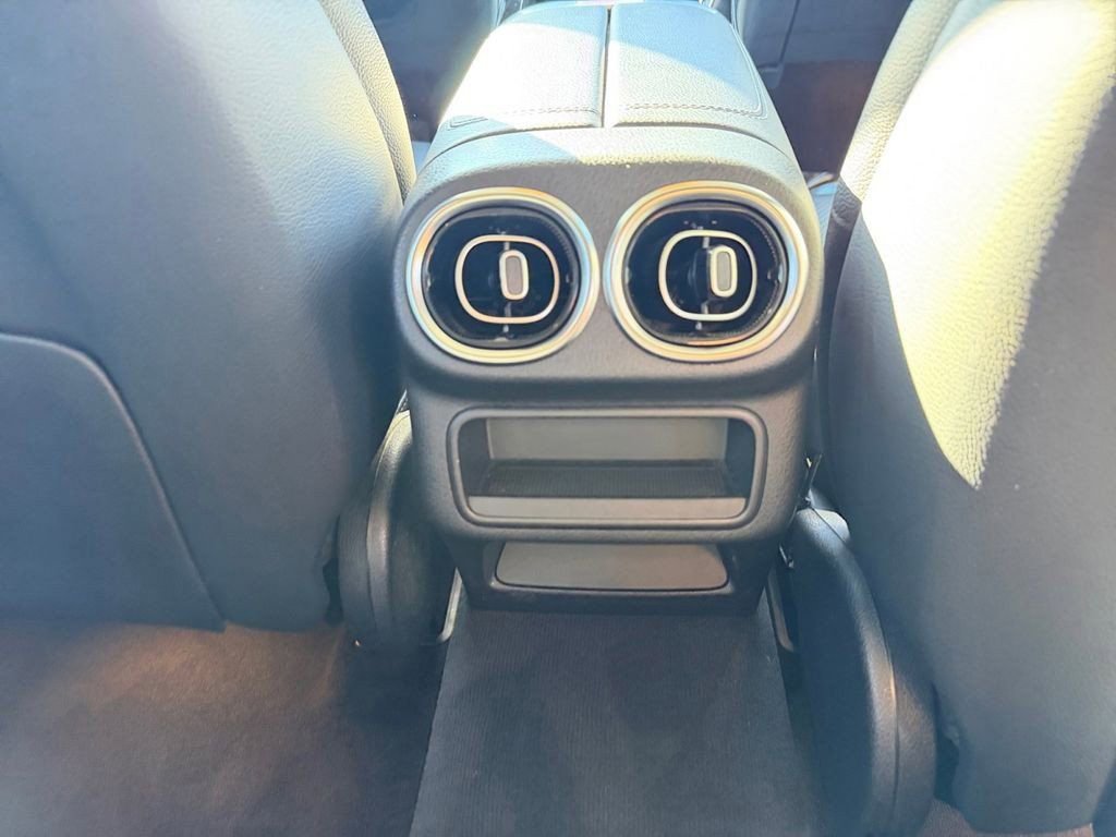 Used 2024 Mercedes-Benz GLC 300 image 28