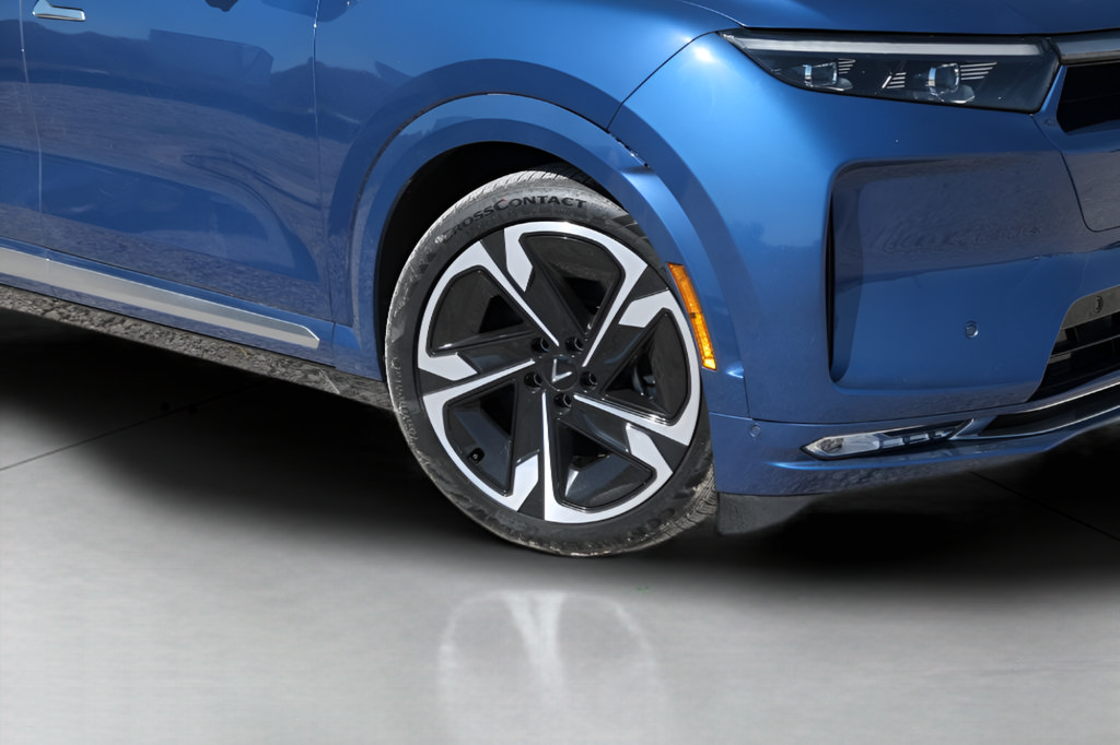 New 2024 VinFast VF 9 Plus AWD/4WD image 33