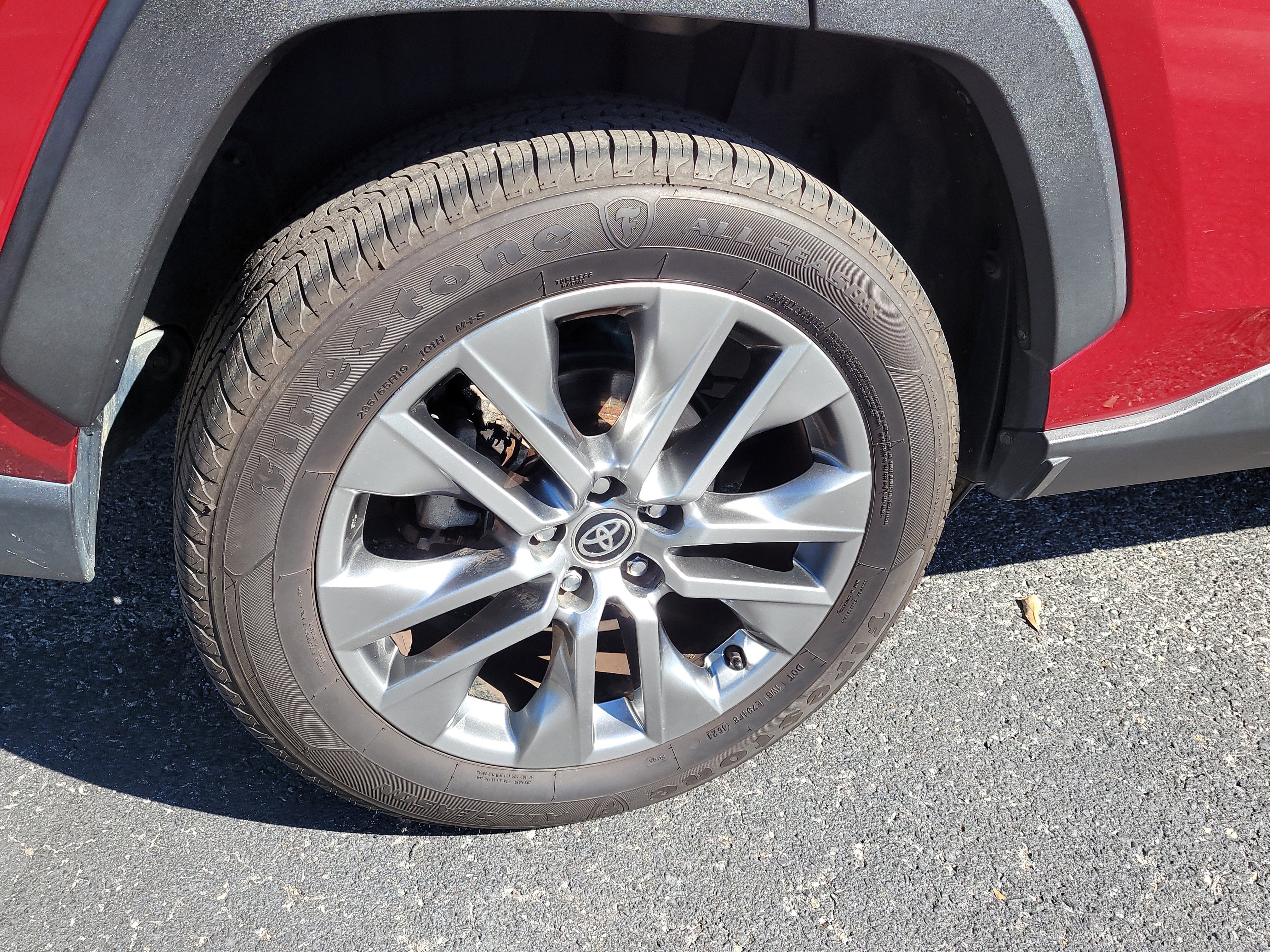 Used 2020 Toyota RAV4 XLE Premium image 9