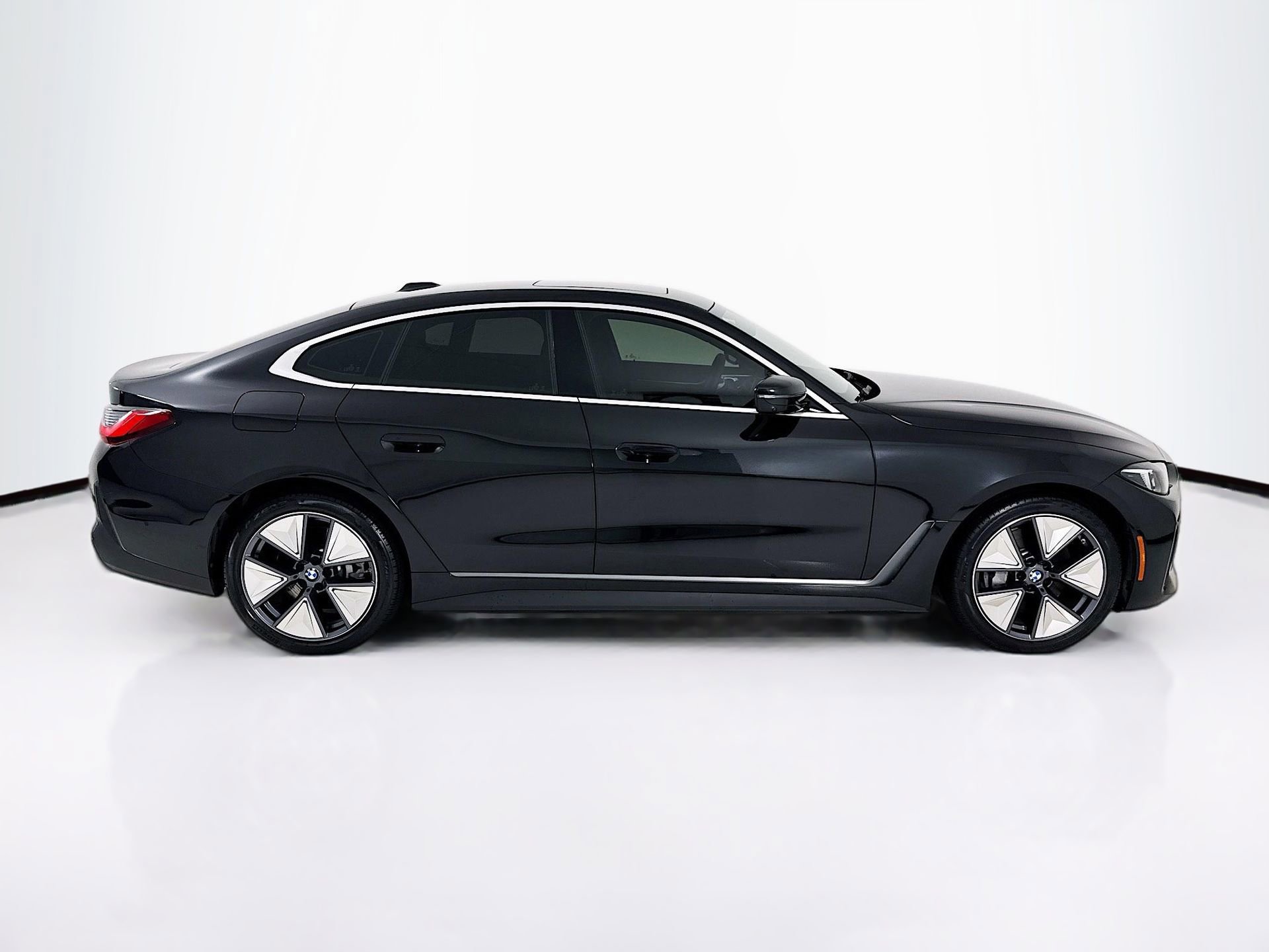 Used 2025 BMW i4 xDrive40i w/ Premium Package image 9
