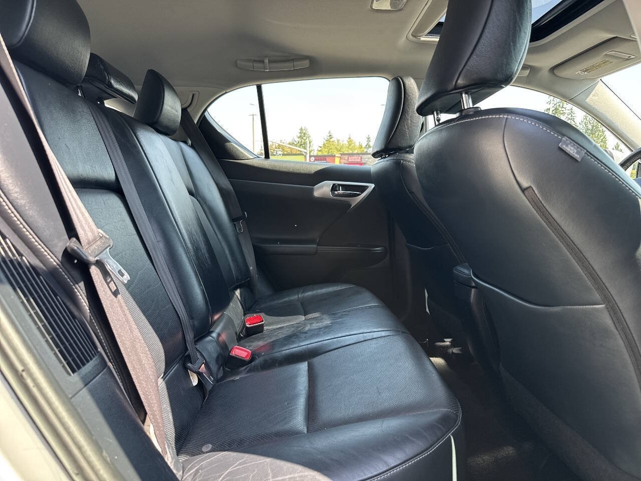 Used 2011 Lexus CT 200h Premium w/ Leather Pkg FWD image 19