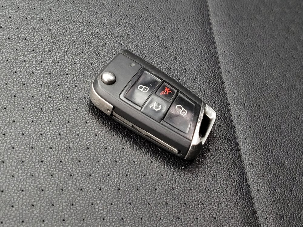 Used 2021 Volkswagen Tiguan SE image 32