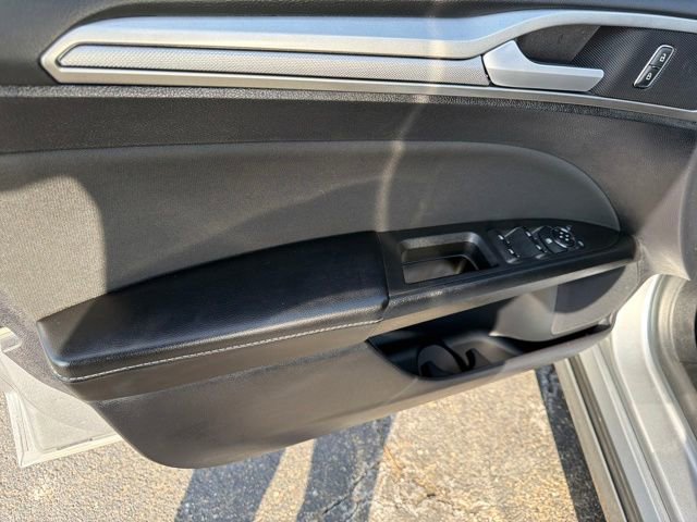 Used 2020 Ford Fusion SE image 14