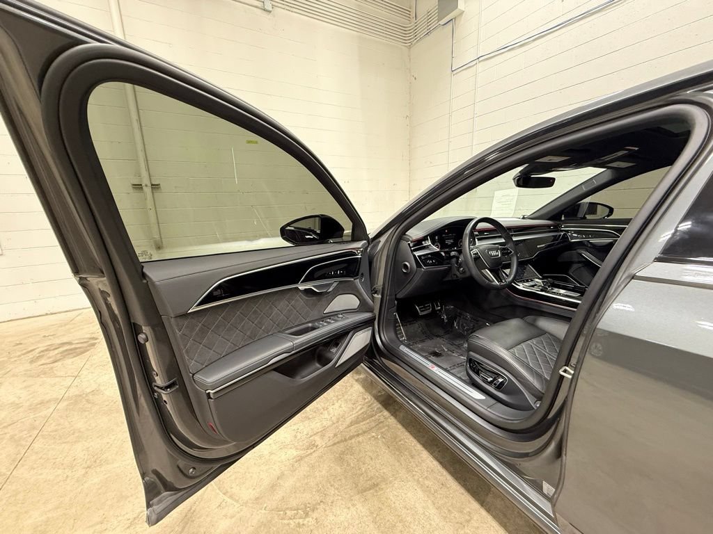 Used 2023 Audi S8 AWD/4WD image 28