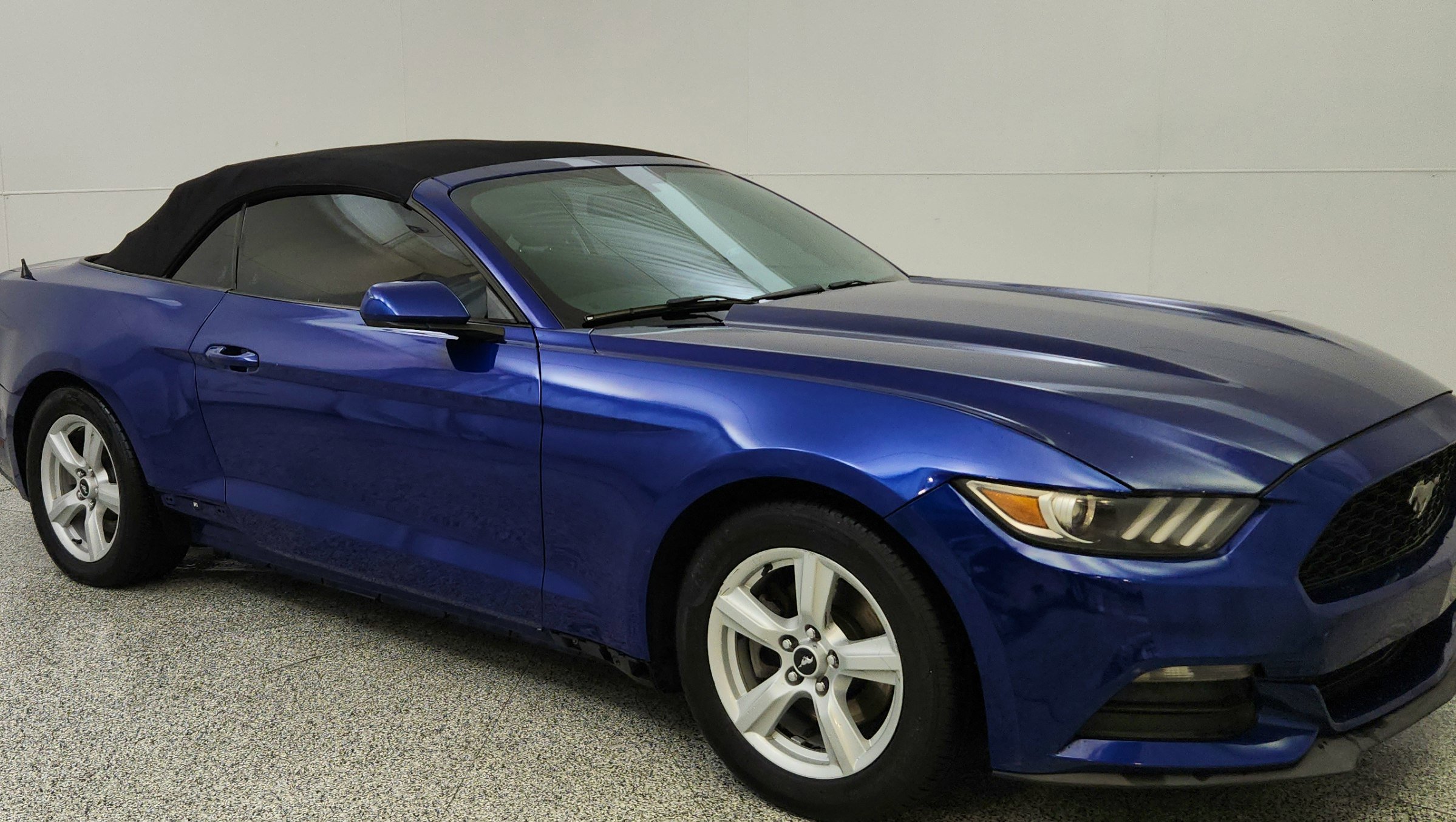 Used 2016 Ford Mustang Convertible RWD image 1