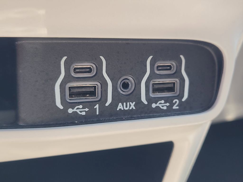 Used 2024 Chrysler Pacifica Touring-L image 25