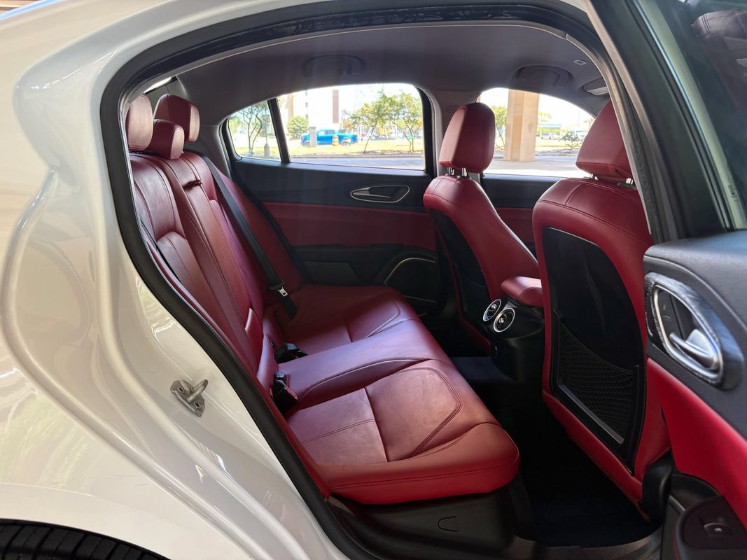 Used 2018 Alfa Romeo Giulia AWD image 30