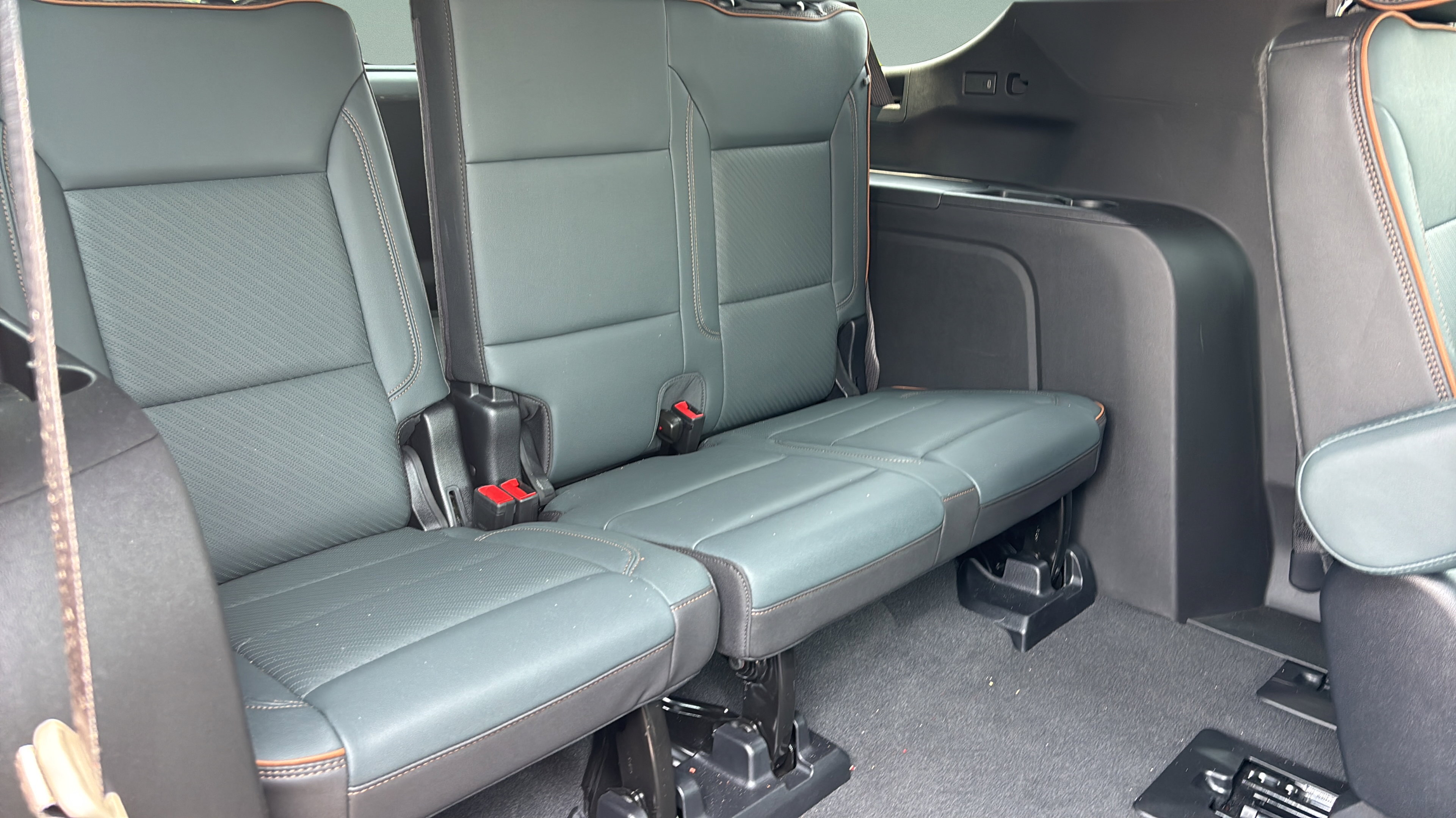 Used 2025 GMC Yukon XL AT4 AWD/4WD image 16