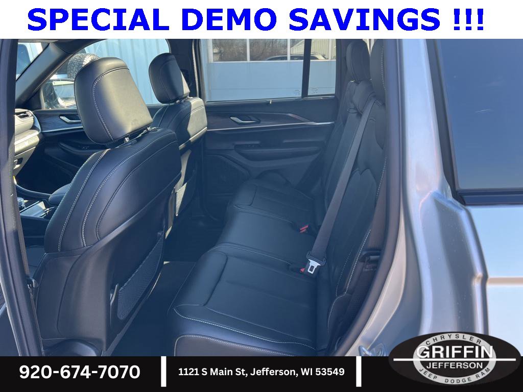 New 2025 Jeep Grand Cherokee Limited w/ Luxury Tech Group II image 7