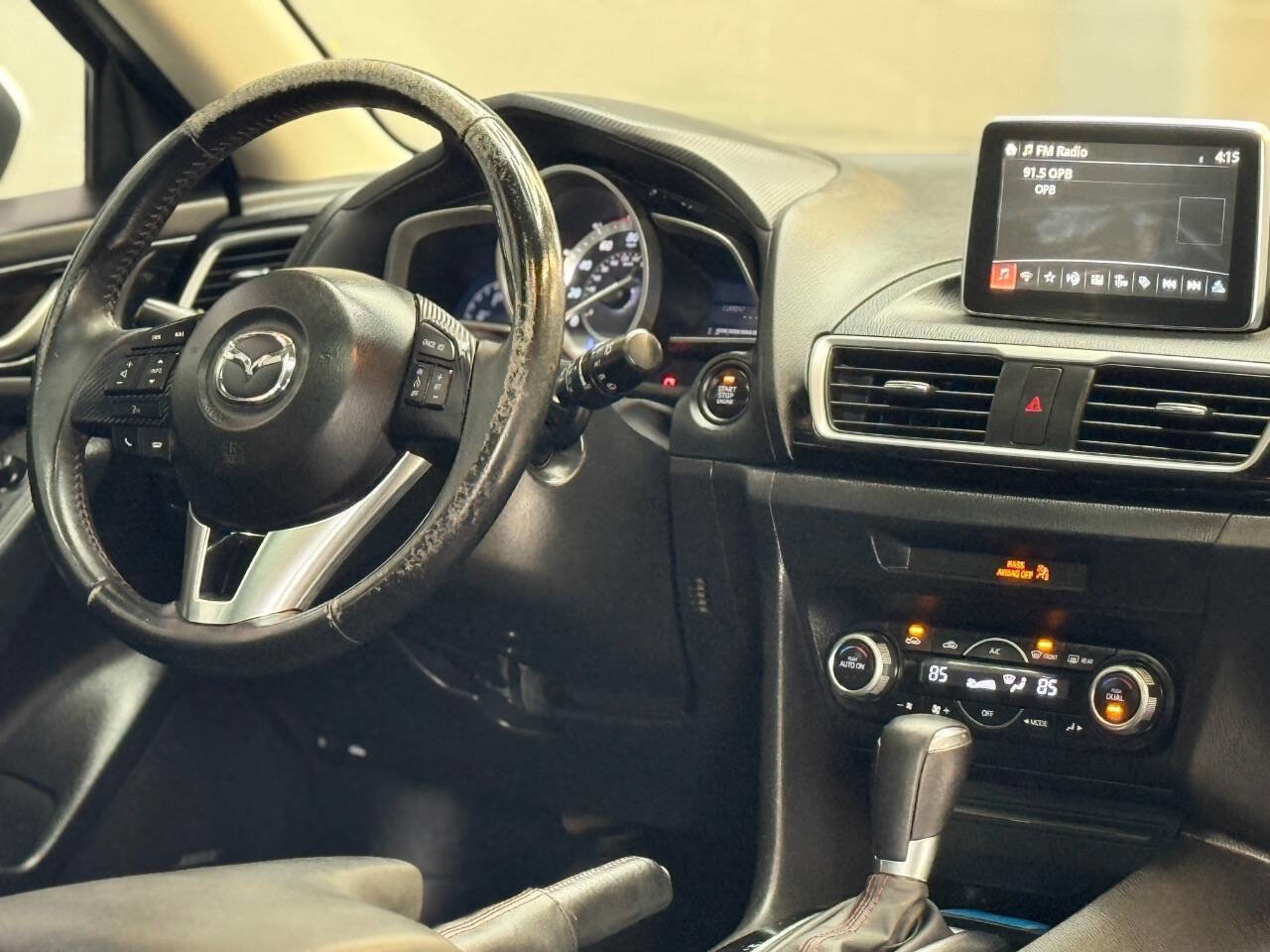 Used 2015 MAZDA MAZDA3 i Touring w/ Technology Package image 4