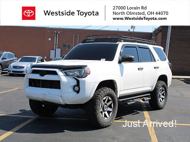 Used 2018 Toyota 4Runner SR5 AWD/4WD image 1