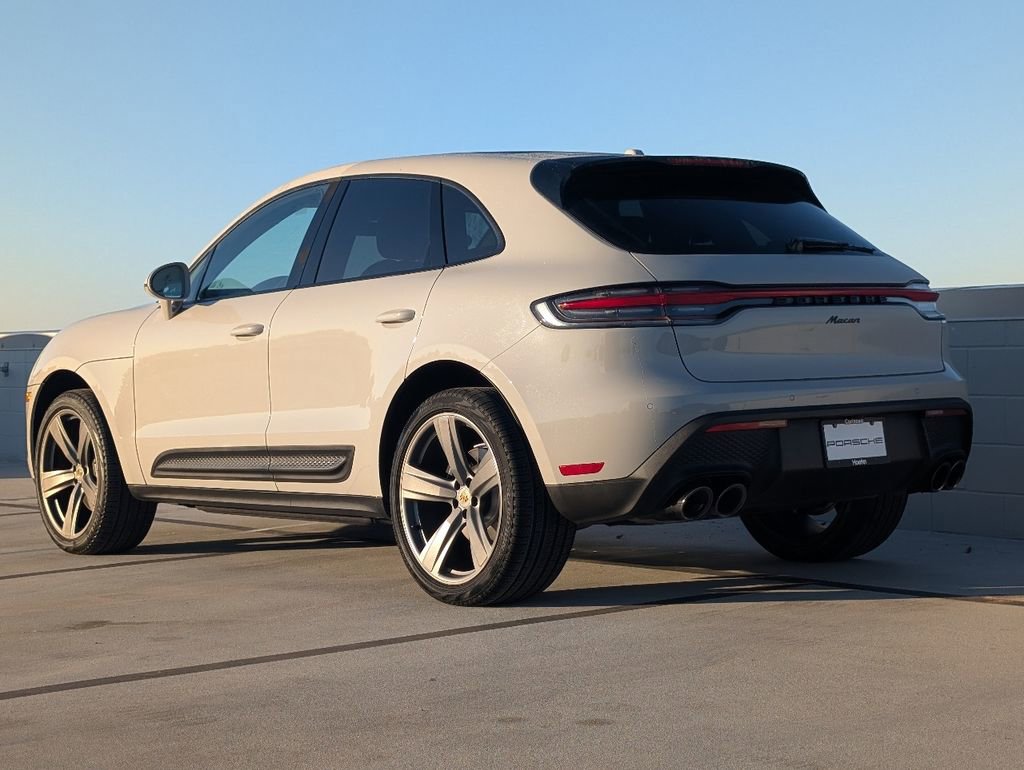 Certified 2022 Porsche Macan image 3