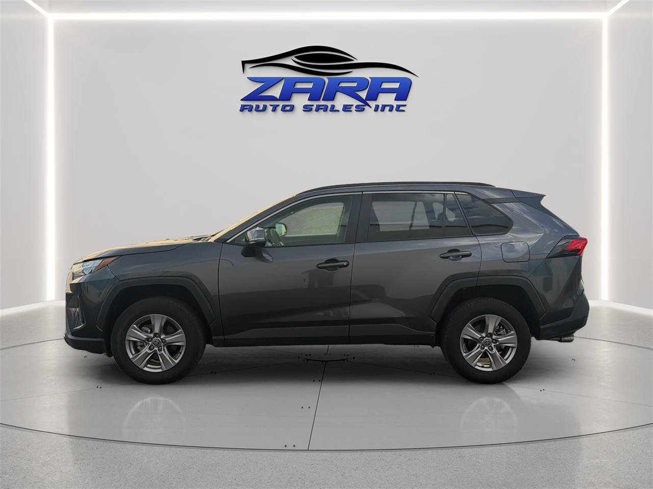 Used 2025 Toyota RAV4 XLE FWD image 4