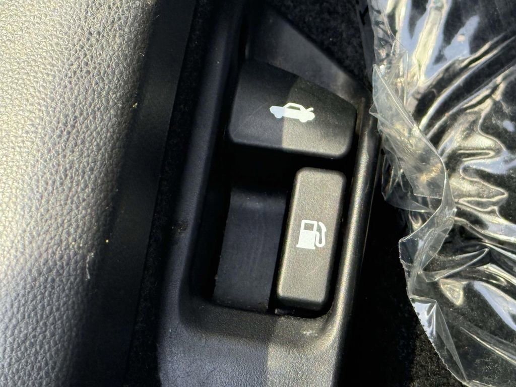 Used 2022 Toyota Corolla LE FWD image 28