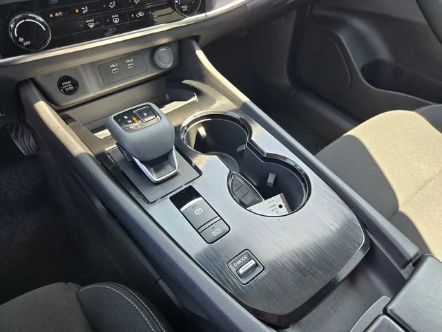 Used 2024 Nissan Rogue S FWD image 19