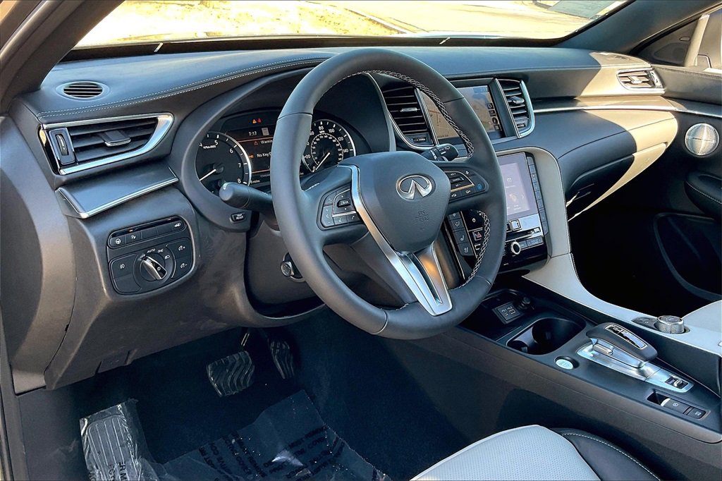New 2025 INFINITI QX55 Essential image 6