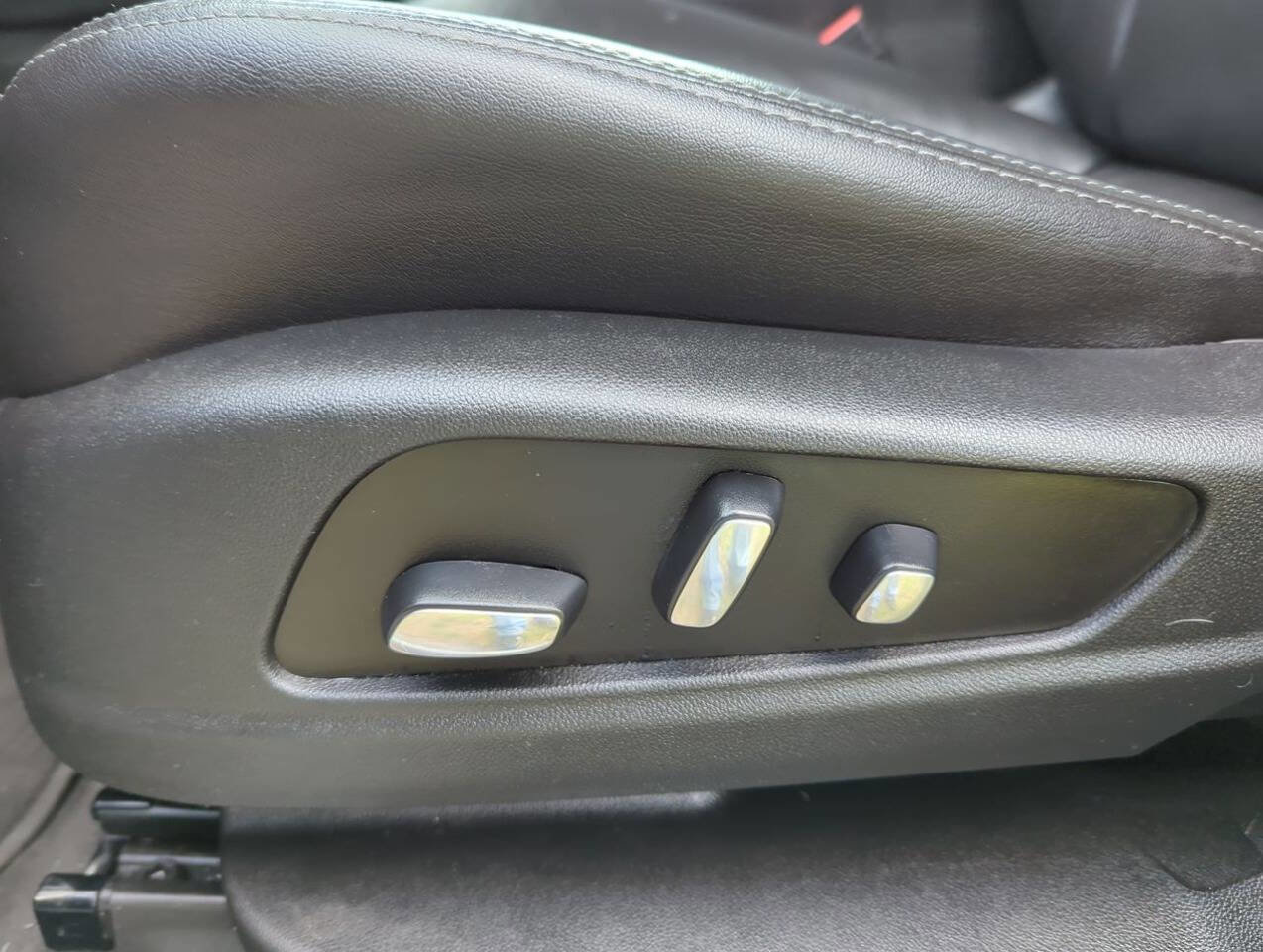 Used 2020 Cadillac XT5 Premium Luxury w/ LPO, Floor Liner Package image 12