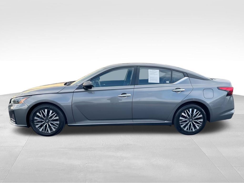 Used 2024 Nissan Altima 2.5 SV FWD image 5