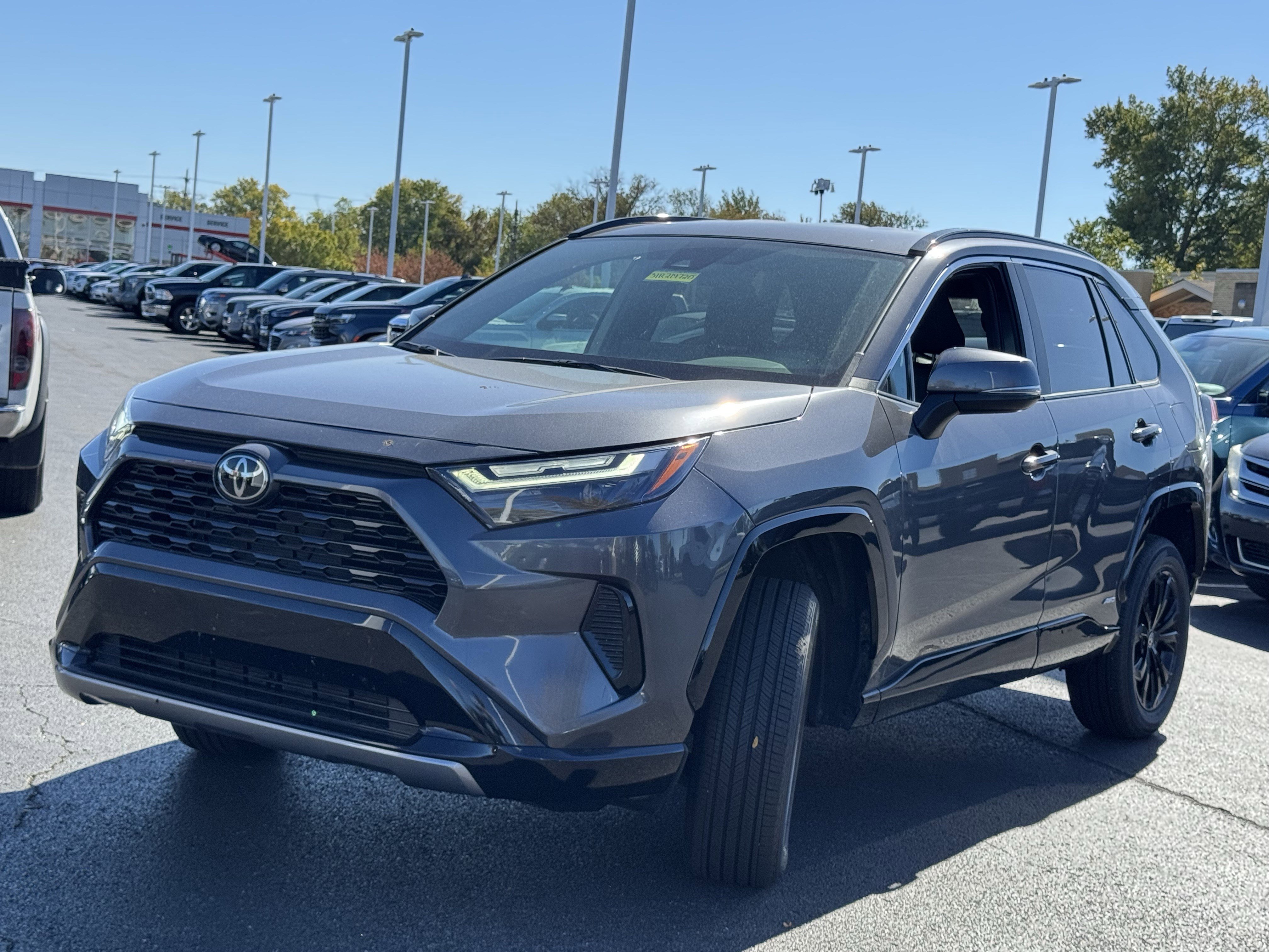 Used 2025 Toyota RAV4 SE image 15