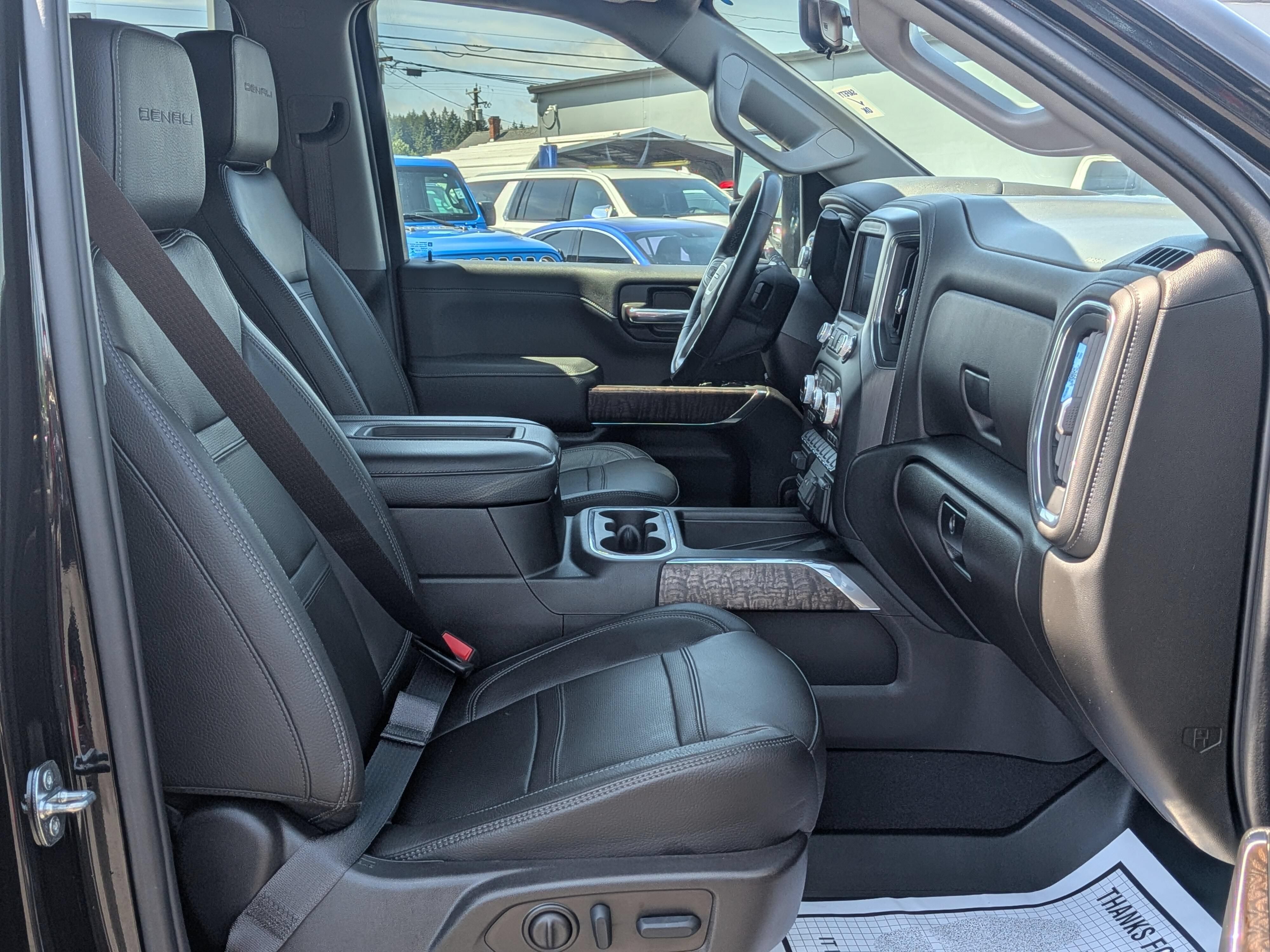 Used 2022 GMC Sierra 3500 Denali w/ Denali Black Diamond Edition AWD/4WD image 8