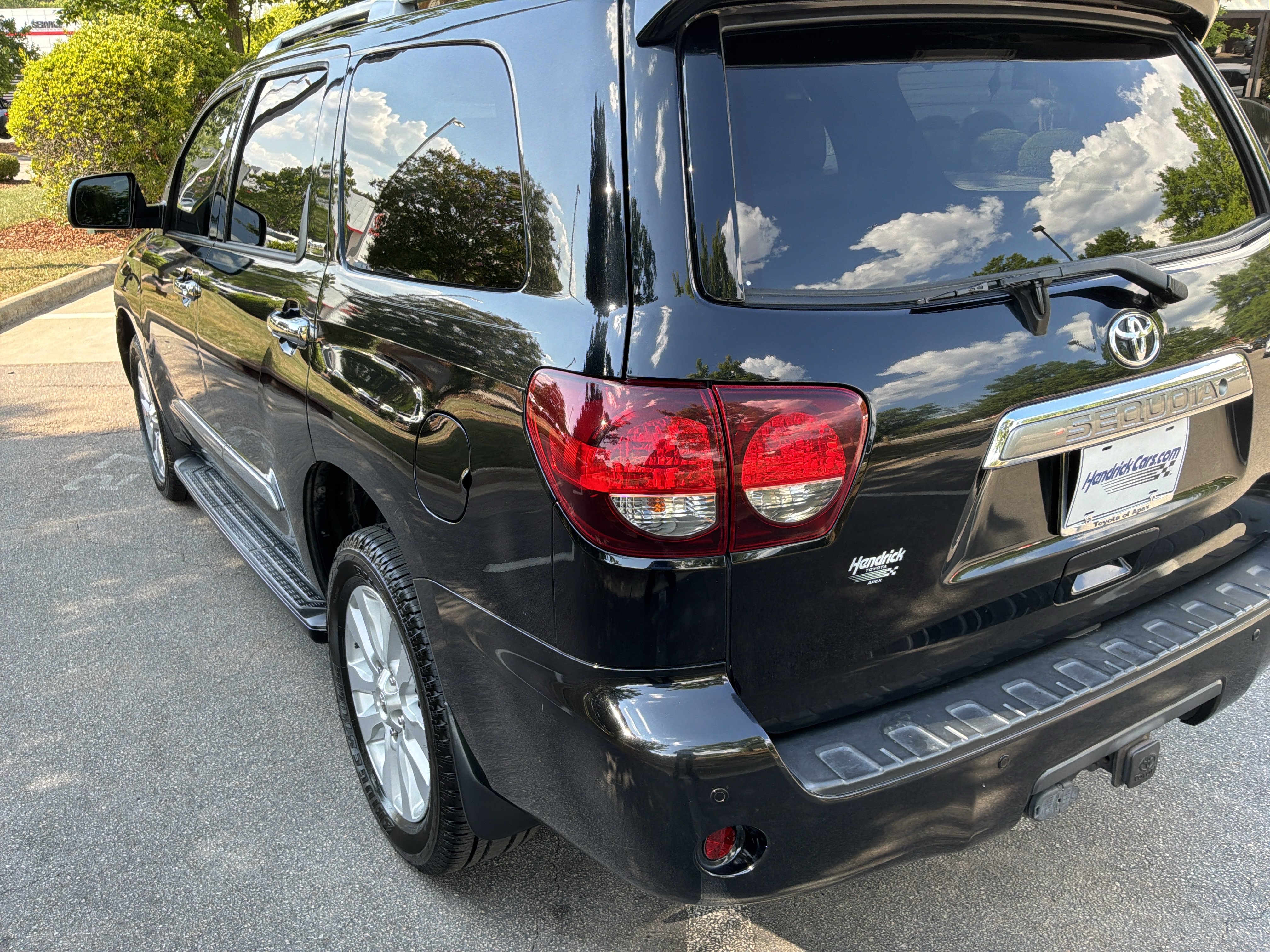 Used 2018 Toyota Sequoia Platinum AWD/4WD image 8