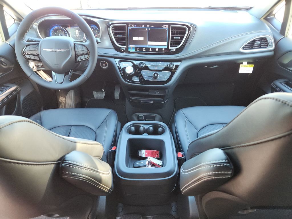 New 2026 Chrysler Pacifica Select w/ S Appearance Package image 13