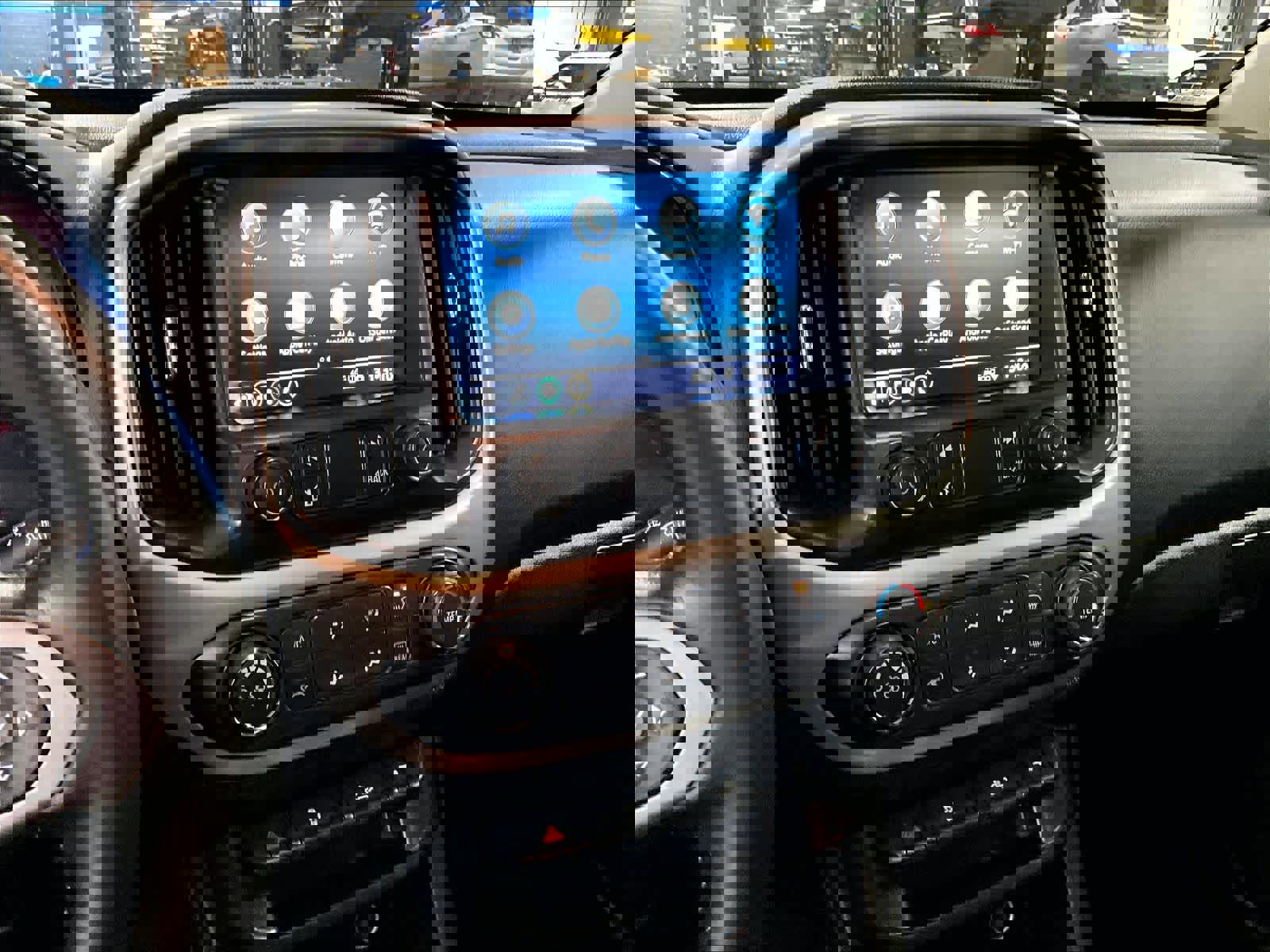 Used 2021 Chevrolet Colorado LT w/ LT Convenience Package image 18