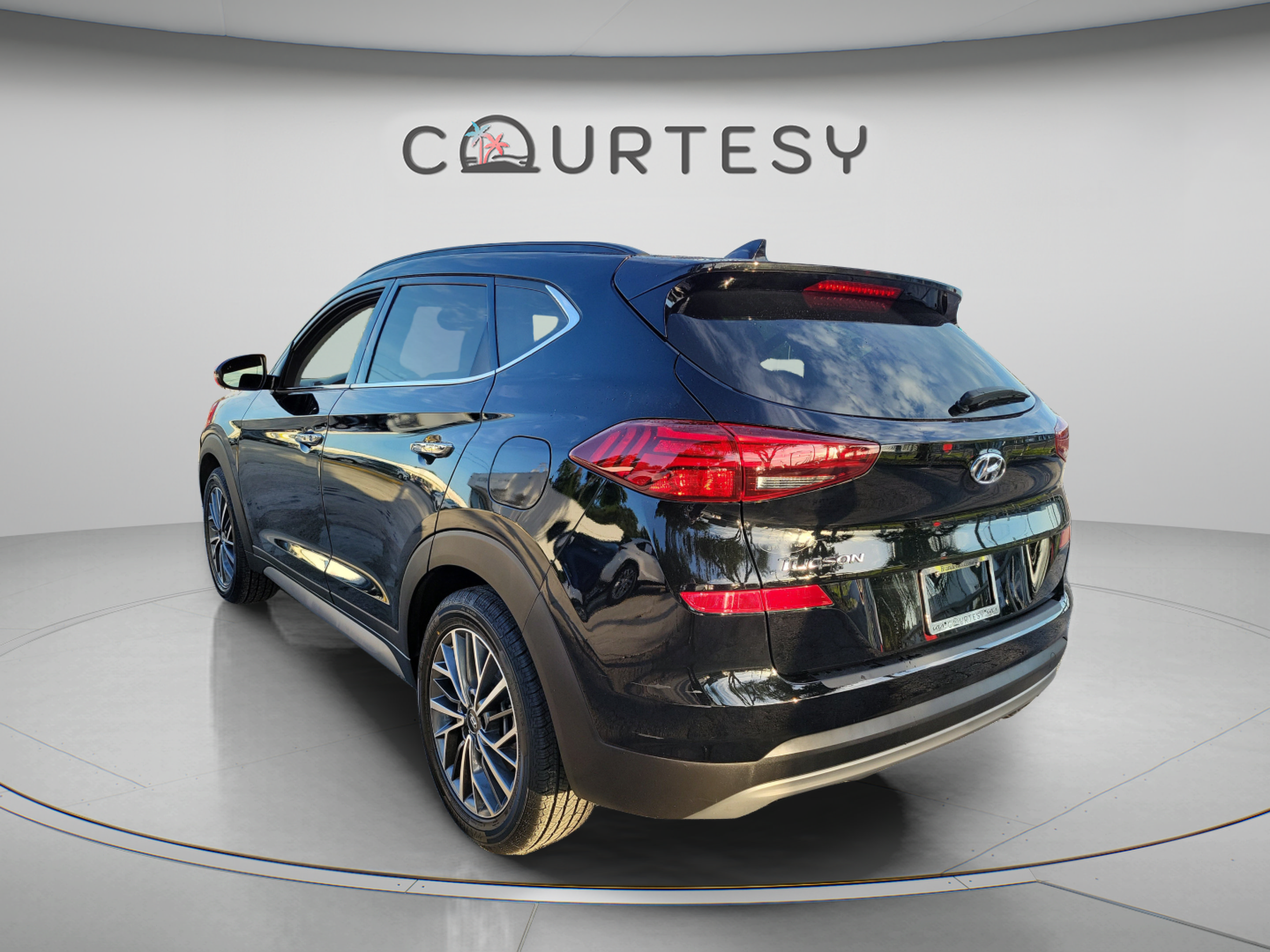 Used 2021 Hyundai Tucson Ultimate w/ Cargo Package FWD image 2