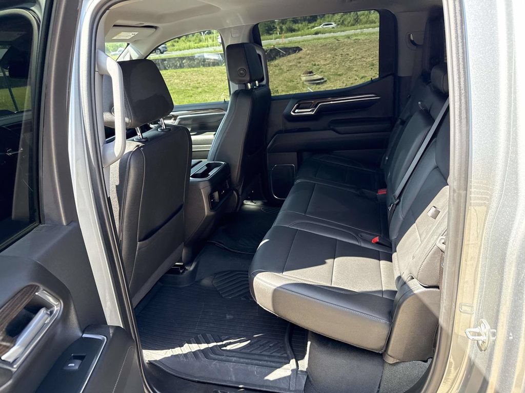 Used 2024 Chevrolet Silverado 1500 LT Trail Boss w/ LT Trail Boss Premium Package AWD/4WD image 10