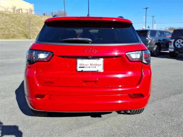 Used 2022 Jeep Compass Limited w/ (RED) Package image 5