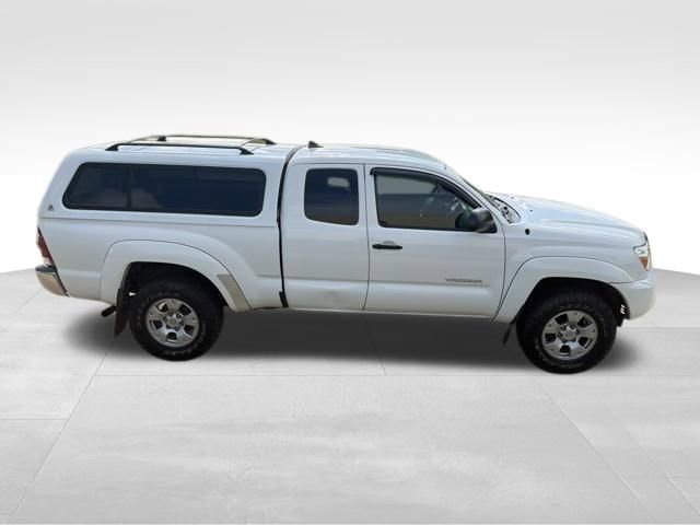 Used 2014 Toyota Tacoma 4x4 Access Cab w/ SR5 Package image 2
