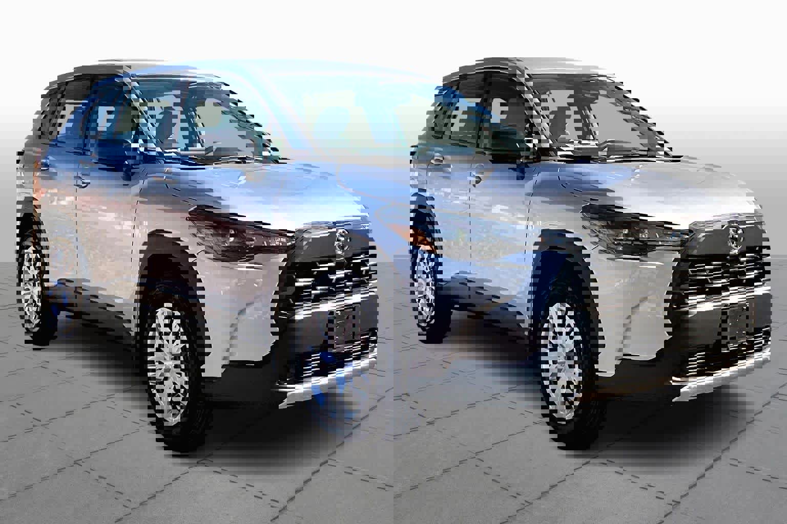 Used 2026 Toyota Corolla Cross L image 3