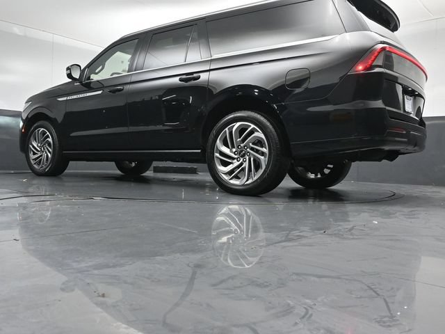 Certified 2025 Lincoln Navigator L Reserve AWD/4WD image 38