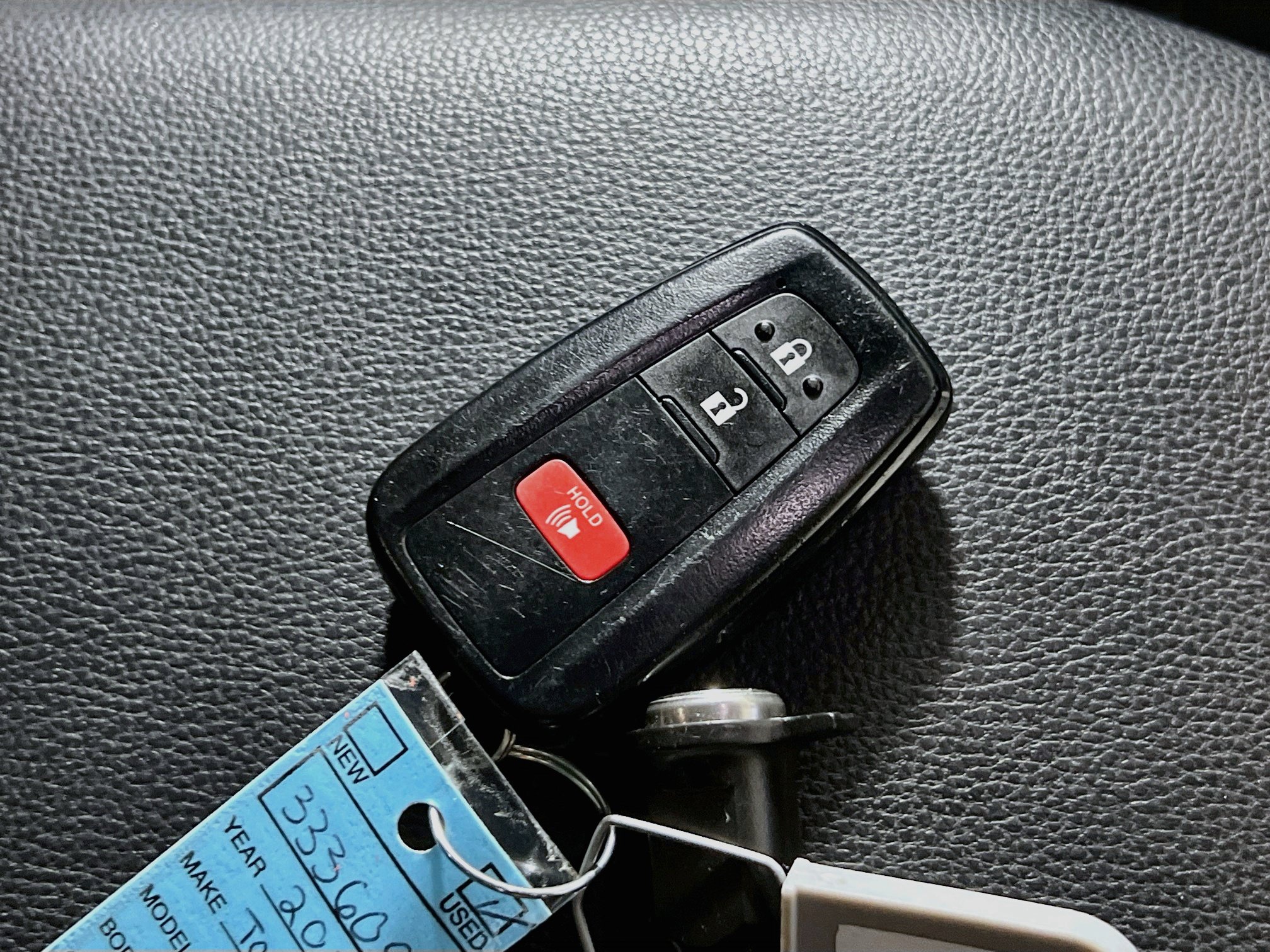 Used 2025 Toyota RAV4 XLE FWD image 36