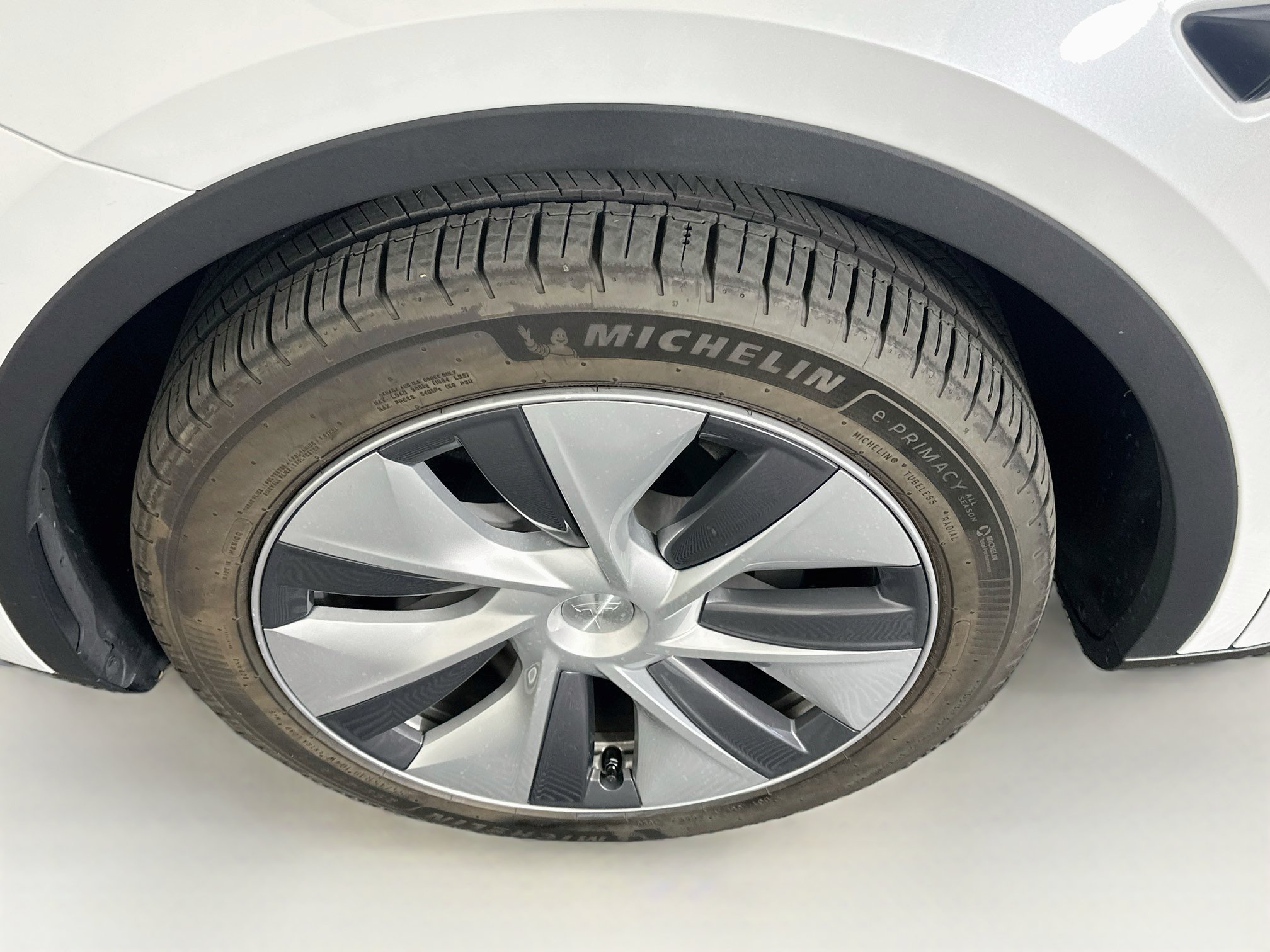 Used 2024 Tesla Model Y Long Range AWD/4WD image 11