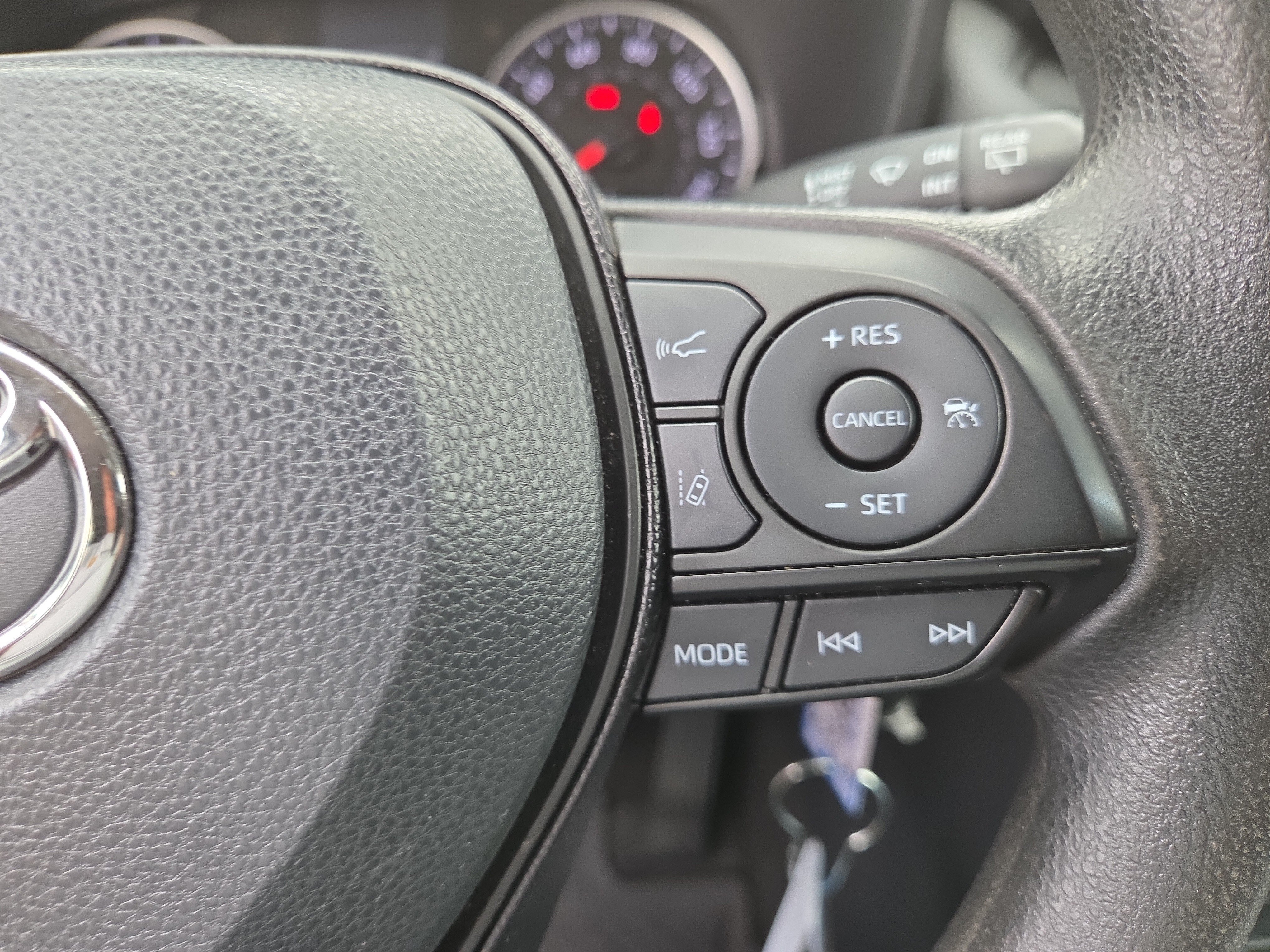 Used 2019 Toyota RAV4 LE AWD/4WD image 28