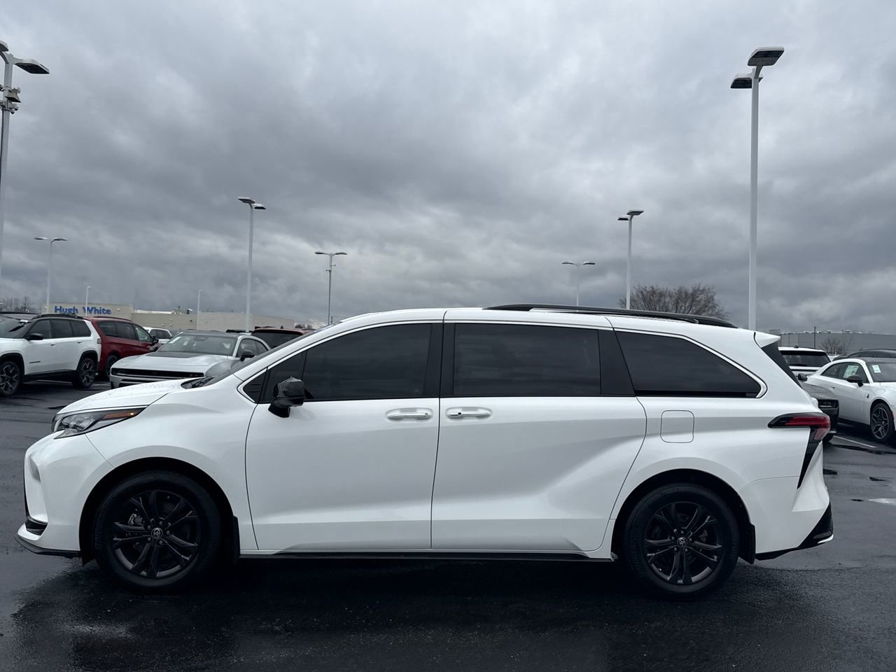 Used 2024 Toyota Sienna XSE image 6