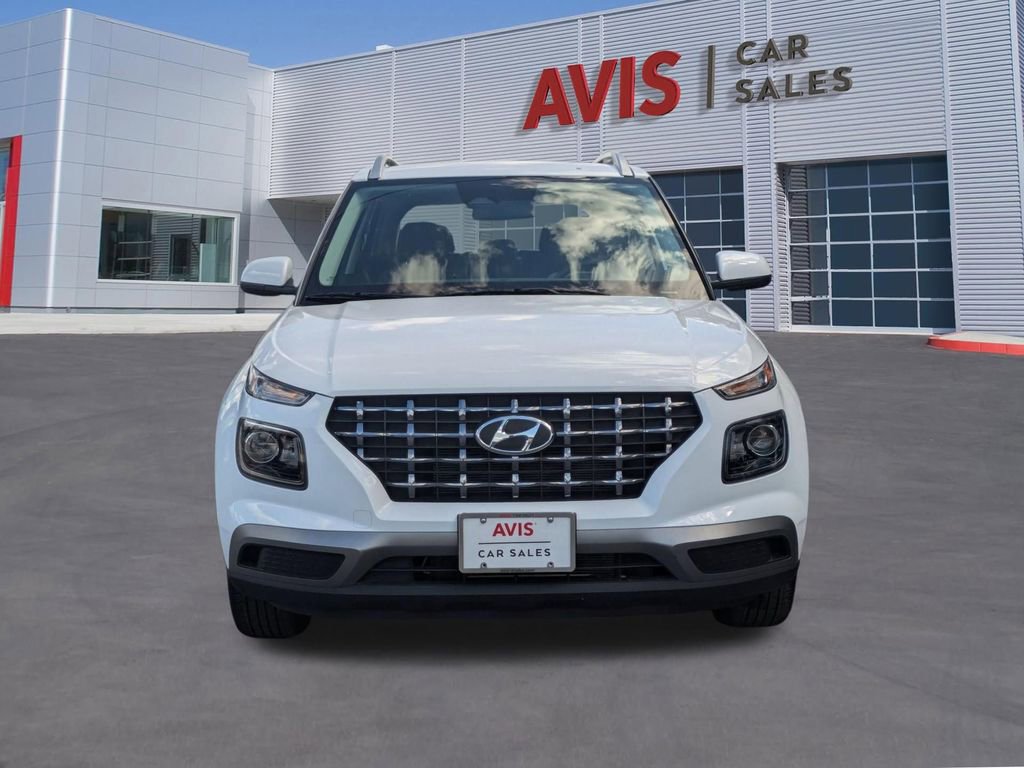 Used 2025 Hyundai Venue SEL FWD image 2