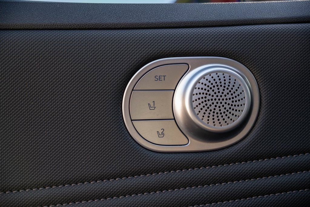 Used 2023 Hyundai Elantra Limited image 13