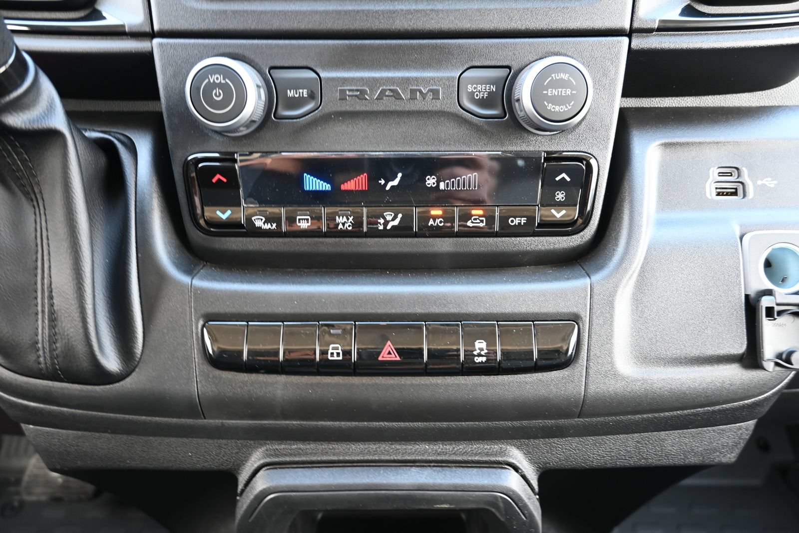 New 2026 RAM ProMaster 2500 w/ Convenience Group FWD image 13